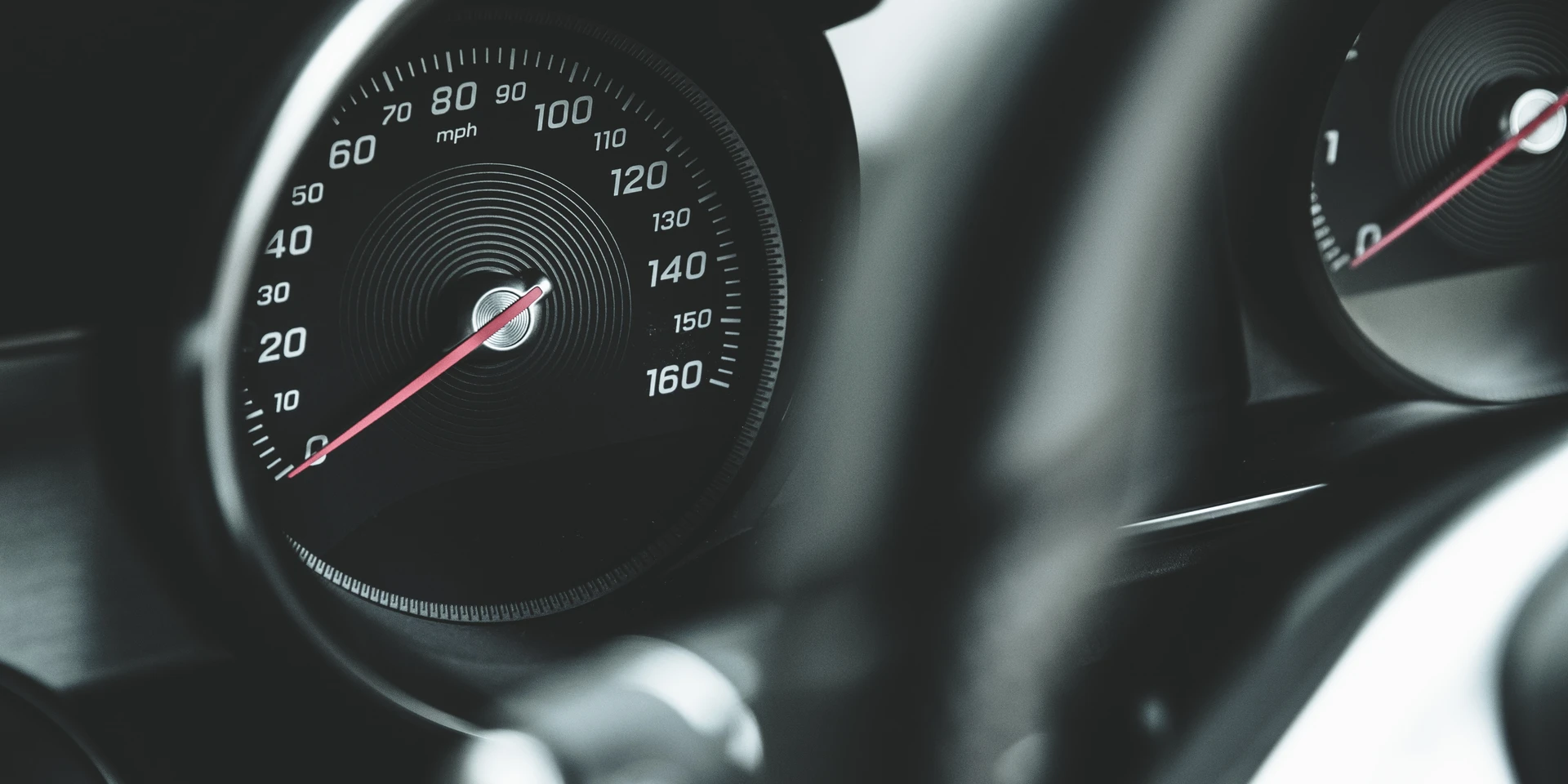 Cockpit inkl. Steuerrad und Geschwindigkeitsanzeige