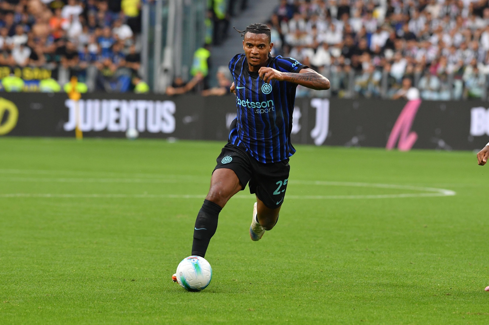 Akanji Inter